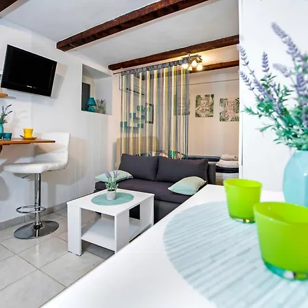 Apartman Nice Cozy Studio Lea